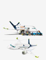 LEGO - Passenger Aeroplane Toy & 4 Airport Vehicles - syntymäpäivälahjat - multi - 4