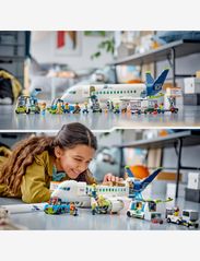 LEGO - Passenger Aeroplane Toy & 4 Airport Vehicles - födelsedagspresenter - multi - 7