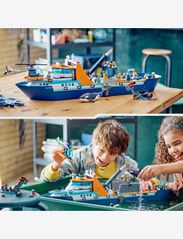 LEGO - Arctic Explorer Ship, Big Floating Boat Toy - syntymäpäivälahjat - multicolor - 7
