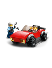 LEGO - Police Bike Car Chase Set with Toy Motorbike - de laveste prisene - multicolor - 4