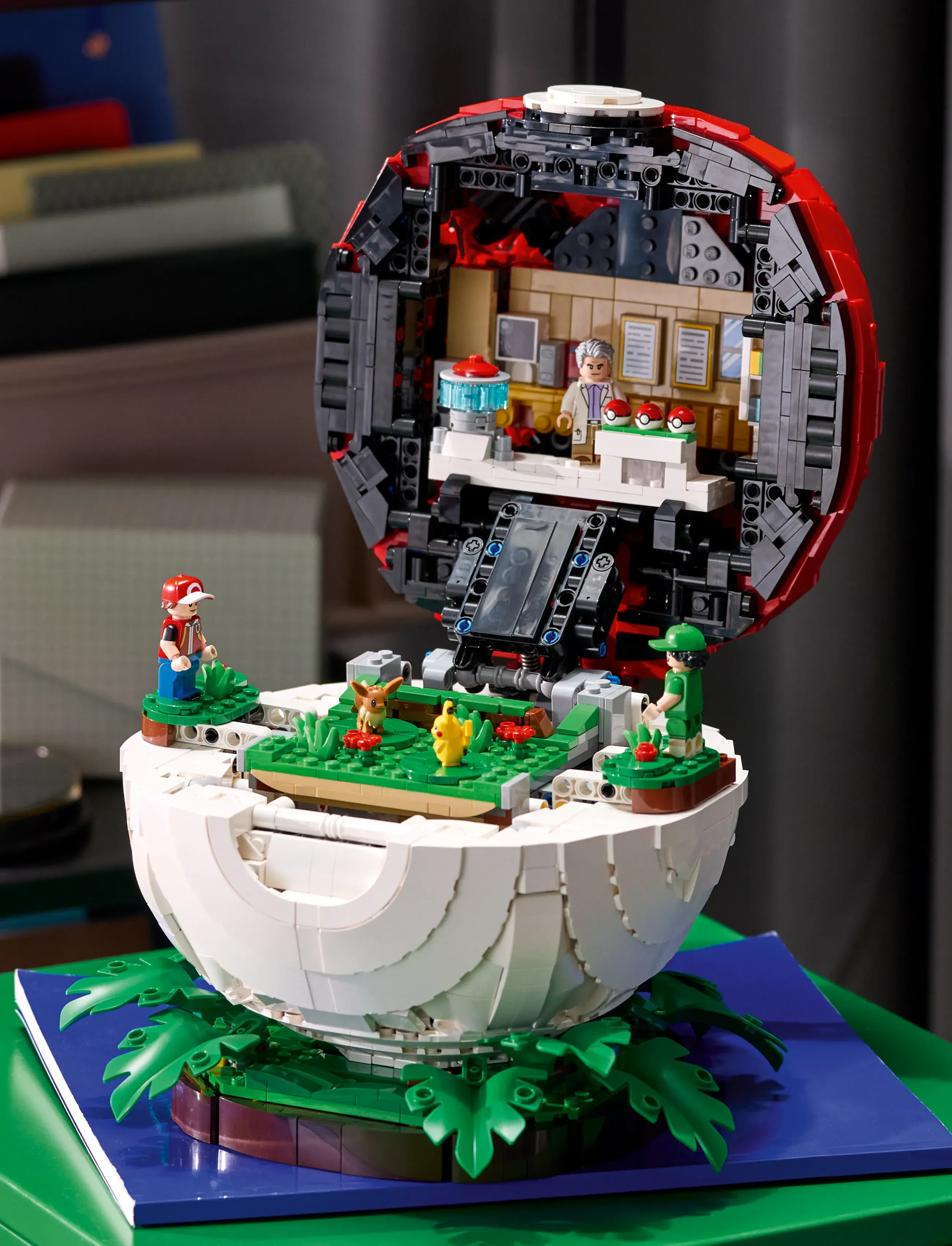 LEGO - PokéIconic Trainer Moments Poké Ball Decor 72154 - lego pokémon - multi - 4