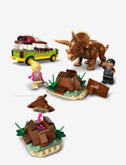 LEGO - Triceratops Research with Car Toy - lego® jurassic world™ - multicolor - 3