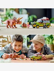LEGO - Triceratops Research with Car Toy - lego® jurassic world™ - multicolor - 6