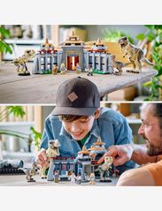 LEGO - Visitor Centre: T. rex & Raptor Attack - lego® jurassic world™ - multicolor - 6