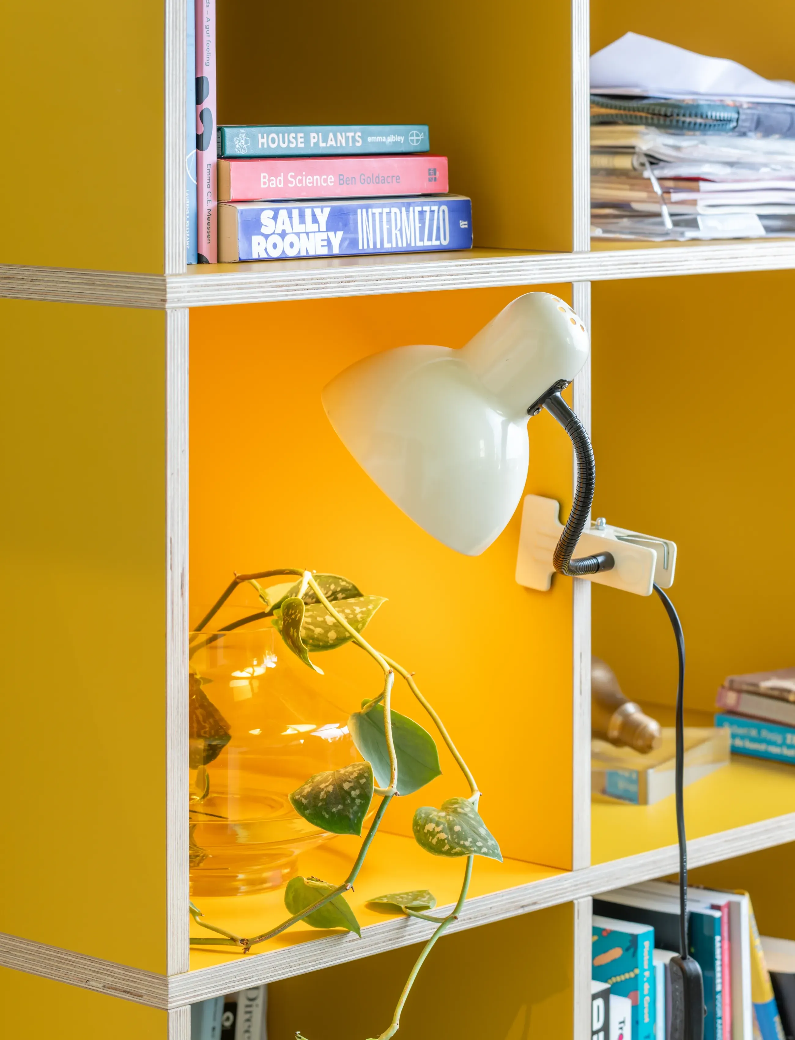 Leitmotiv Clip On Lamp New Retro, Ø 14 cm, Cream, Lamper > Bordlamper, Unisex
