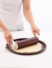 Lekué - Round Pizza Mat - de laveste prisene - brown - 2