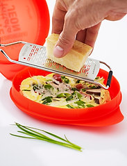 Lekué - Big Microwave Omelette - de laveste prisene - red - 3