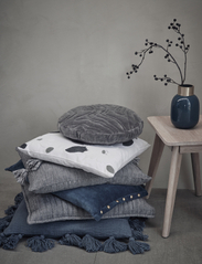 Lene Bjerre - Malise cushion - najniższe ceny - d.grey/off wh. - 1