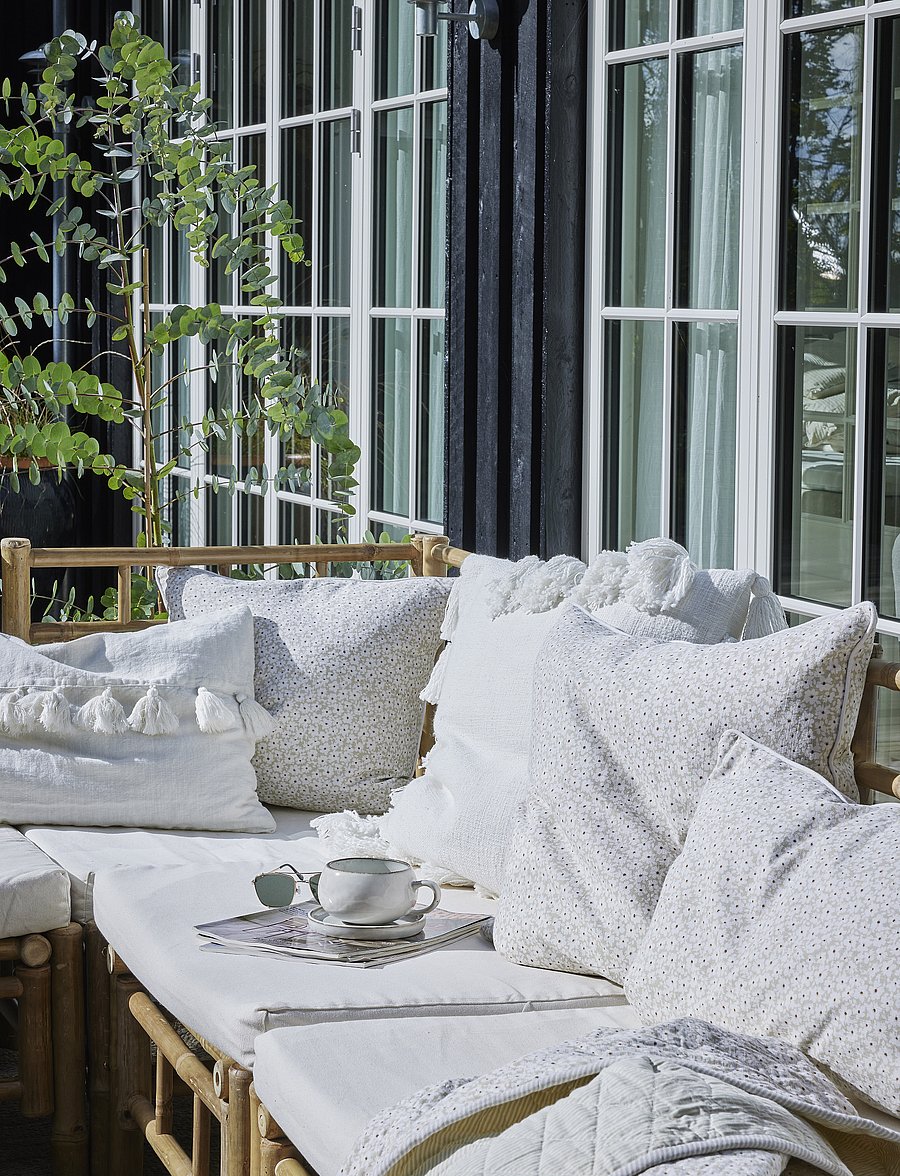 Lene Bjerre - Liberte throw - möbel - linen/white - 0