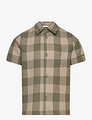 Les Deux - Hank Buffalo SS Shirt Kids - marškiniai trumpomis rankovėmis - olive night/light desert sand - 0