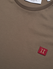 Les Deux - Piece T-Shirt - tavalised t-särgid - mountain grey/burnt red-dark sand - 2