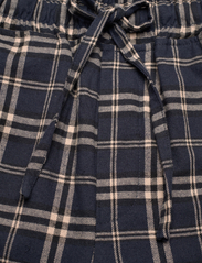 Les Deux - Ludwig Flannel Pyjama Shirt & Pants - pohjoismainen tyyli - dark navy/dark sand - 5