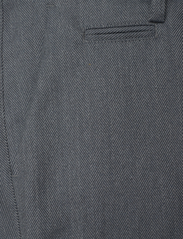 Les Deux - Como Herringbone Suit Pants - anzugshosen - light grey mélange/charcoal - 2