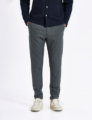 Les Deux - Como Herringbone Suit Pants - suit trousers - light grey mÉlange/charcoal - 2