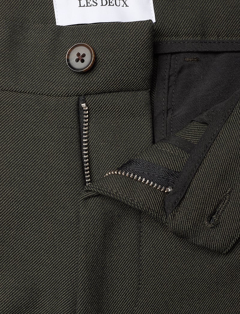 Les Deux - Como Reg Shorts - Seasonal - chinos shorts - deep forest/charcoal - 3