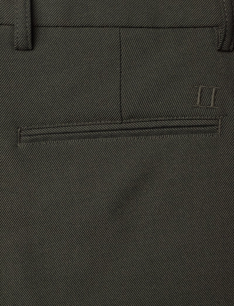 Les Deux - Como Reg Shorts - Seasonal - chinos shorts - deep forest/charcoal - 4