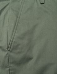 Les Deux - Como Reg Cotton-Linen Shorts - chino's shorts - thyme green - 2