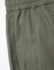 Les Deux - Otto Linen-Tencel Bermuda Shorts - thyme green - 2