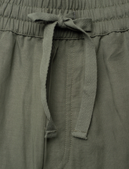Les Deux - Otto Linen-Tencel Bermuda Shorts - thyme green - 3