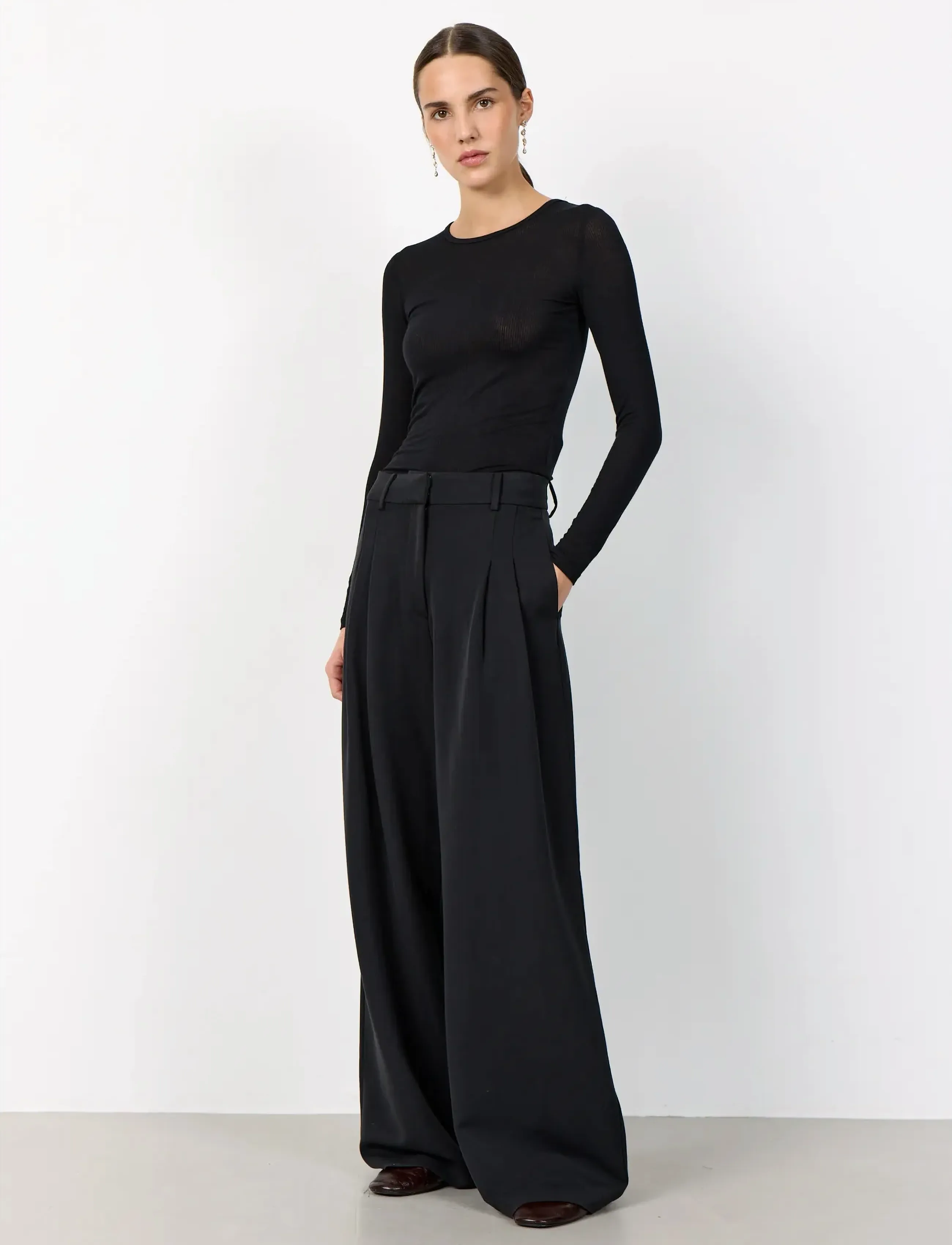 Levete Room LR-PEETA - Pantalons - 9999 BLACK / black