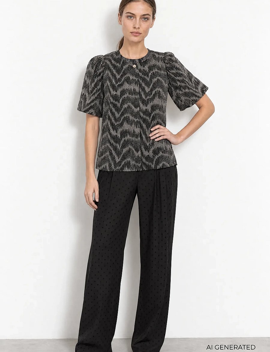 Levete Room - LR-URSA - kortærmede bluser - 9999 black combi - 3