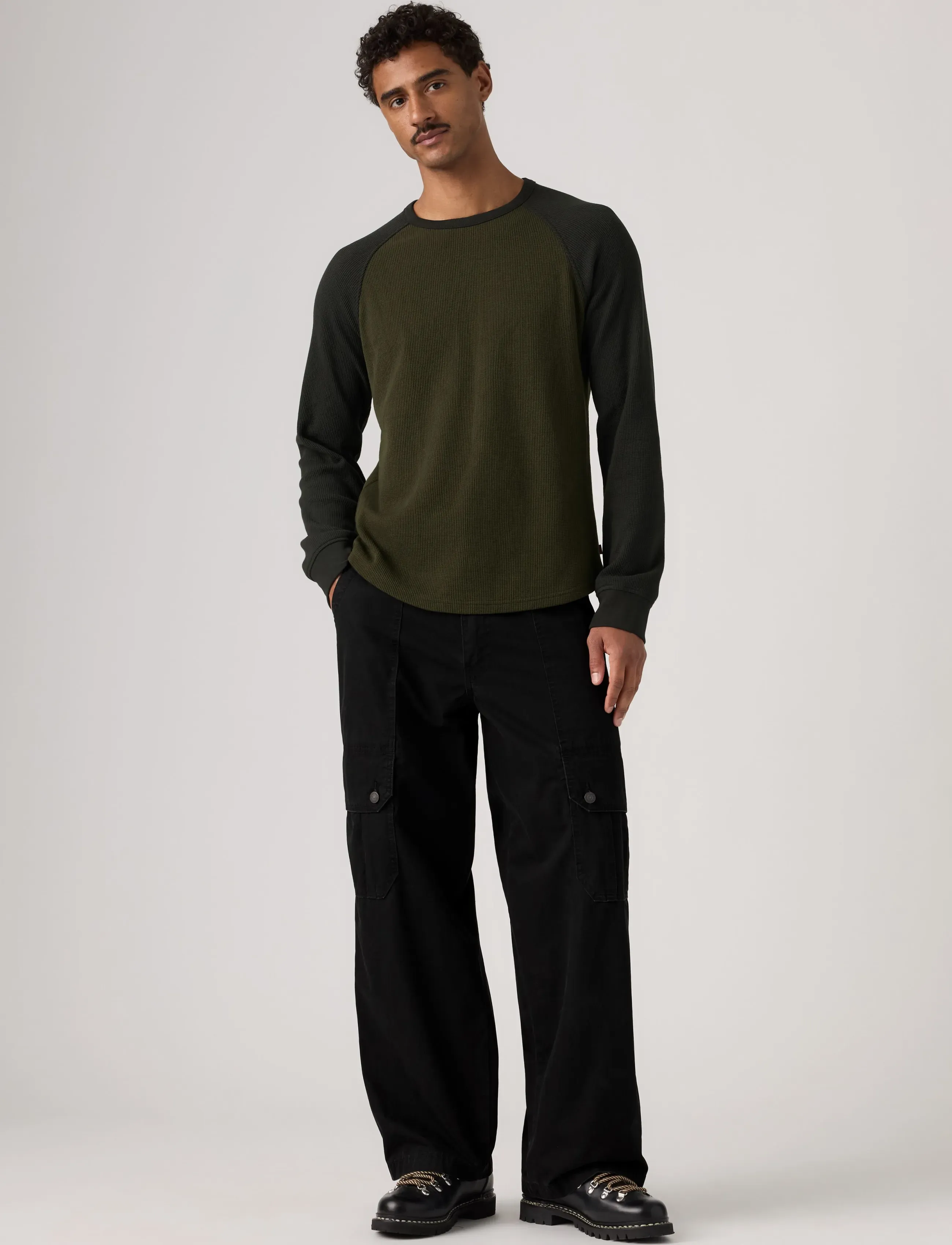 Levi's® EXTRA BAGGY CARGO MINERAL BLAC - Streetwear - BLACKS / black