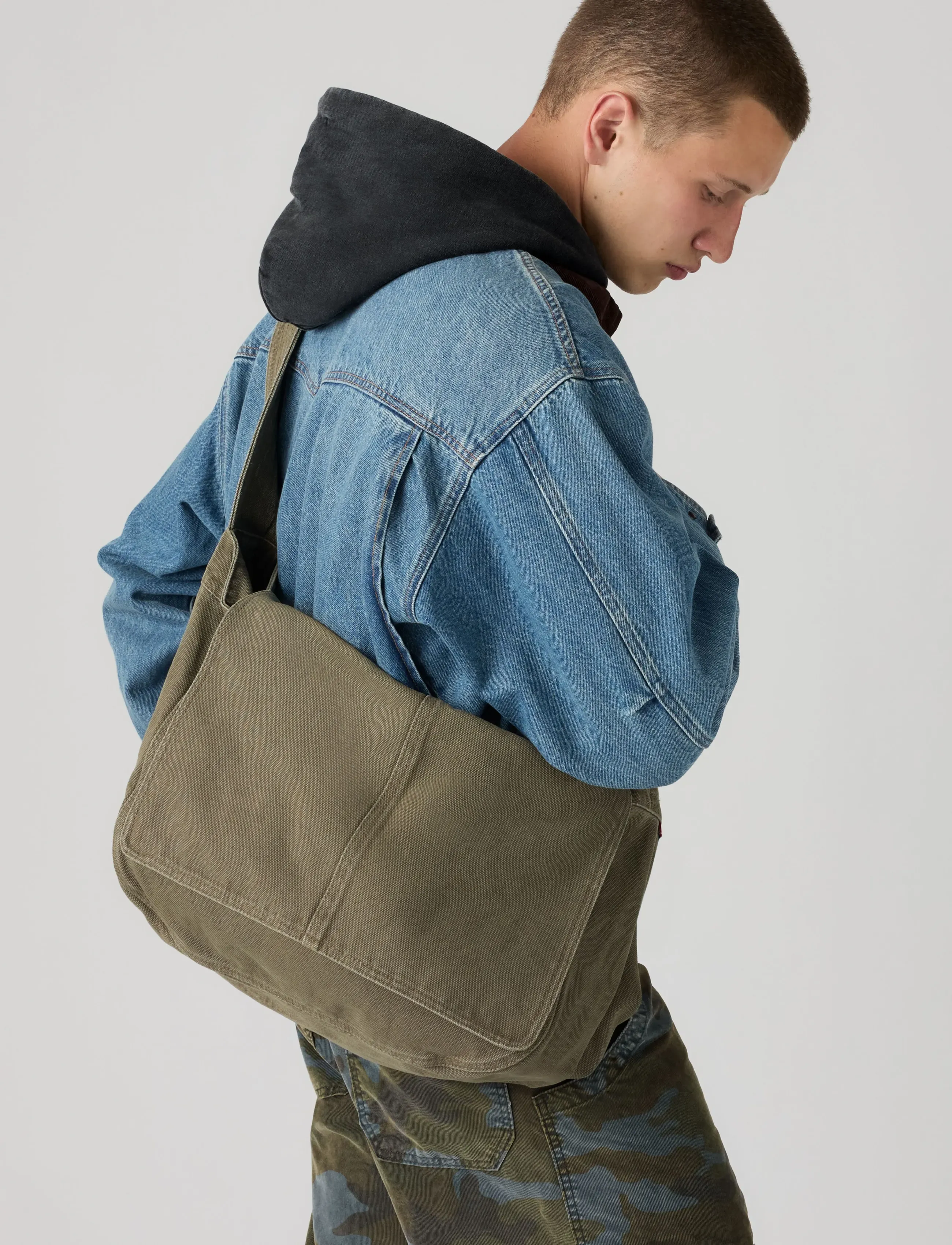 Levi's® - OLIVER MAIL BAG OLIVE NIGHT - greens - 0