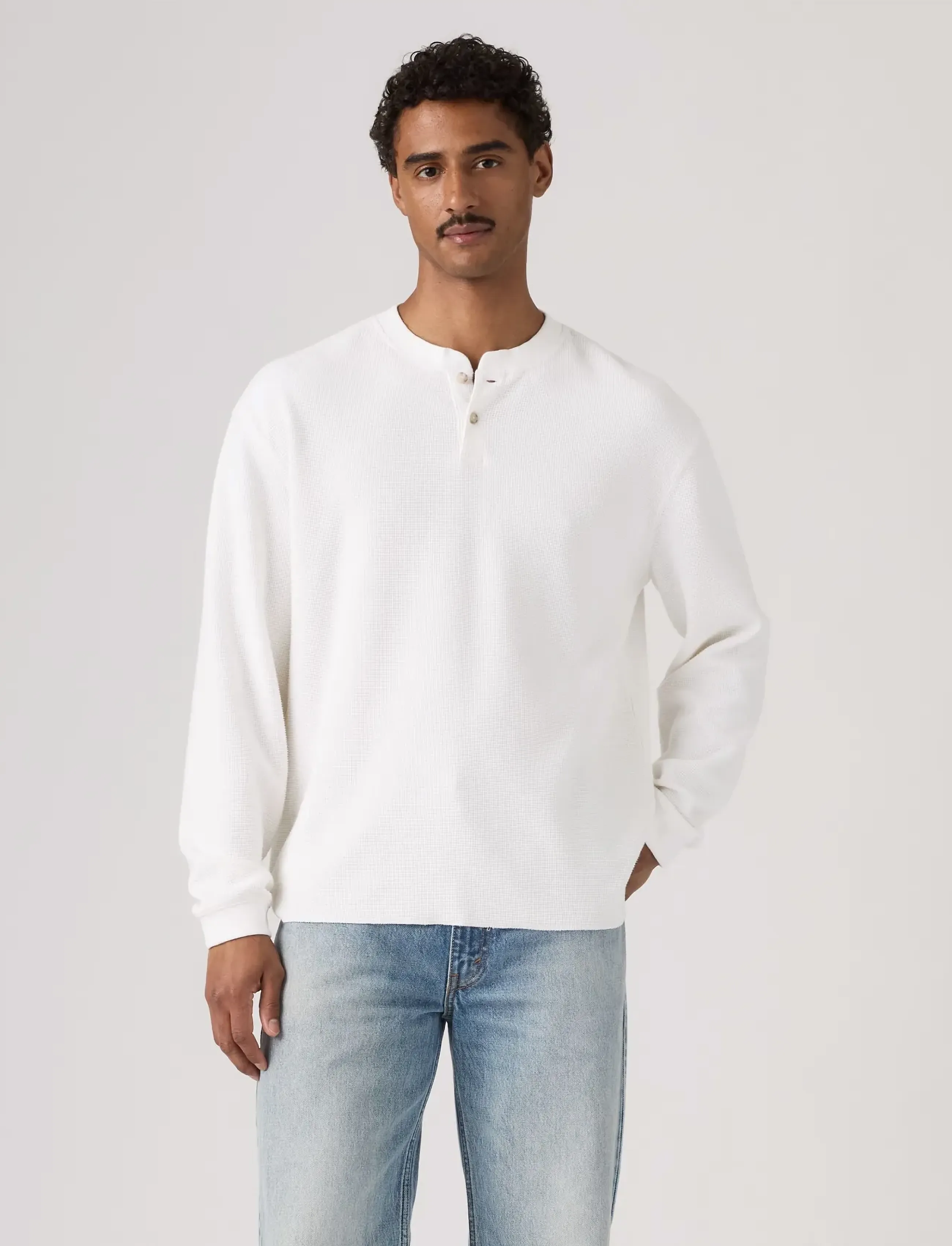 Levi's® - LS RLX BUTTON HENLEY BRIGHT WH - langærmede t-shirts - whites - 4