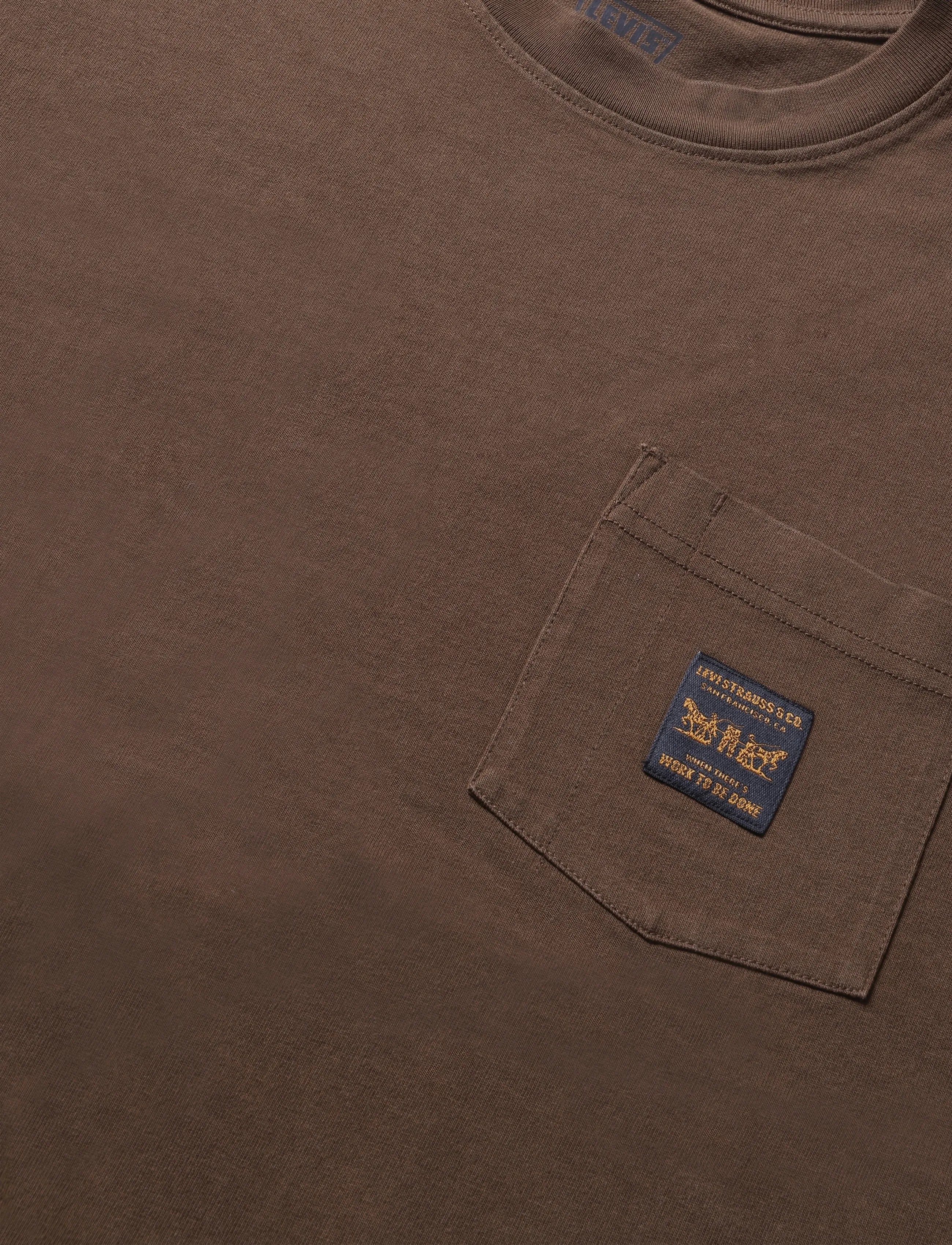 Levi's® - SS WORKWEAR PKT TEE DESERT PAL - kurzärmelige t-shirts - neutrals - 2