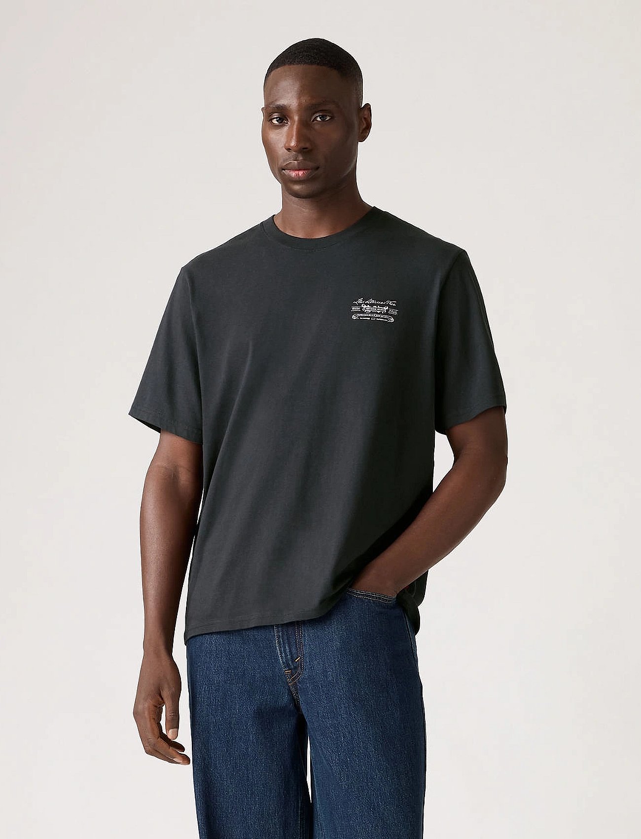 SS RELAXED FIT TEE EAGLE BUCKL - BLACKS