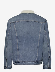 LEVI´S Men - TYPE 3 SHERPA TRUCKER FABLE SH - spring jackets - med indigo - worn in - 1