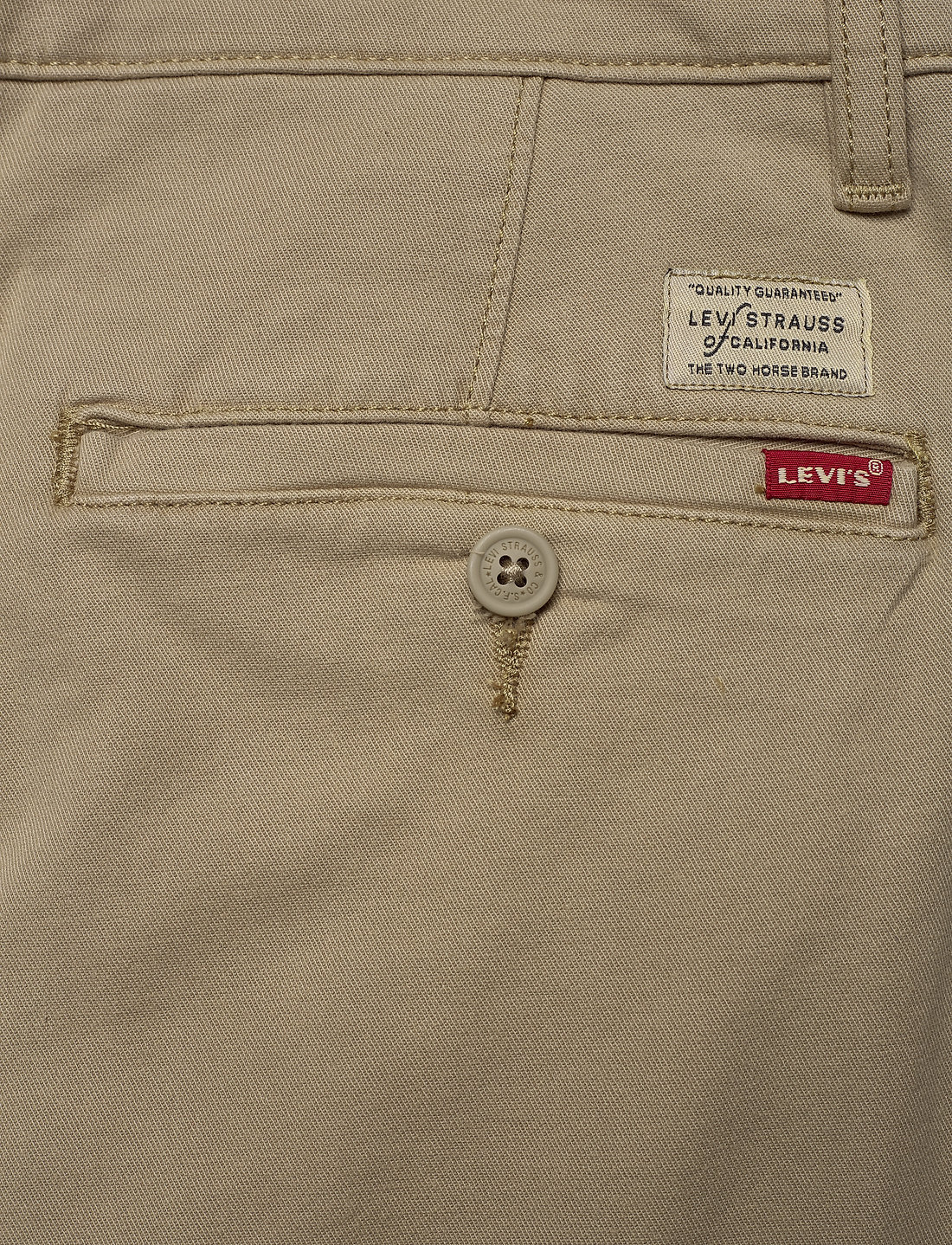 Levis chinos deals