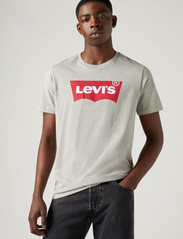 LEVI´S Men - GRAPHIC SETIN NECK GRAPHIC H21 - short-sleeved t-shirts - greys - 0