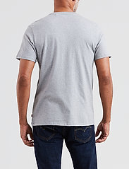 LEVI´S Men - GRAPHIC SETIN NECK GRAPHIC H21 - short-sleeved t-shirts - greys - 3