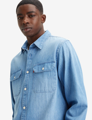 LEVI´S Men - JACKSON WORKER FRANKLIN LIGHT - avslappede skjorter - light indigo - worn in - 5