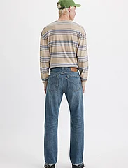 LEVI´S Men - 551Z AUTHENTIC STRAIGHT WE LOV - regular piegriezuma džinsa bikses - med indigo - worn in - 4