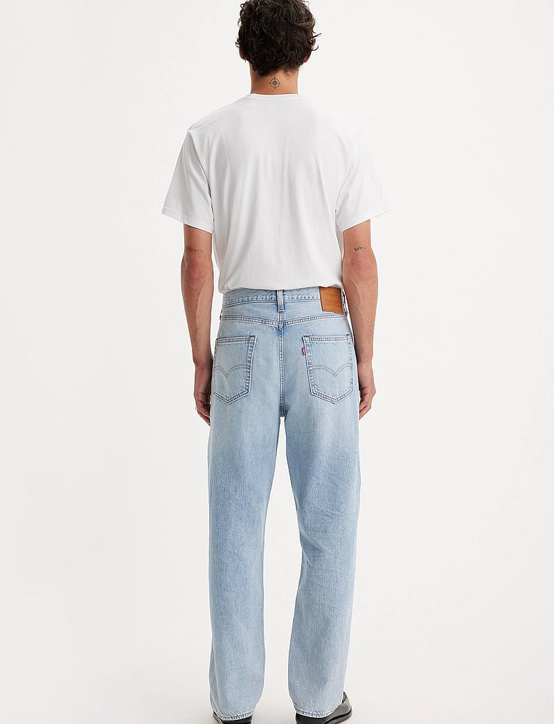 Levi's® - 568 LOOSE STRAIGHT VARSITY ACA - loose jeans - light indigo - worn in - 4