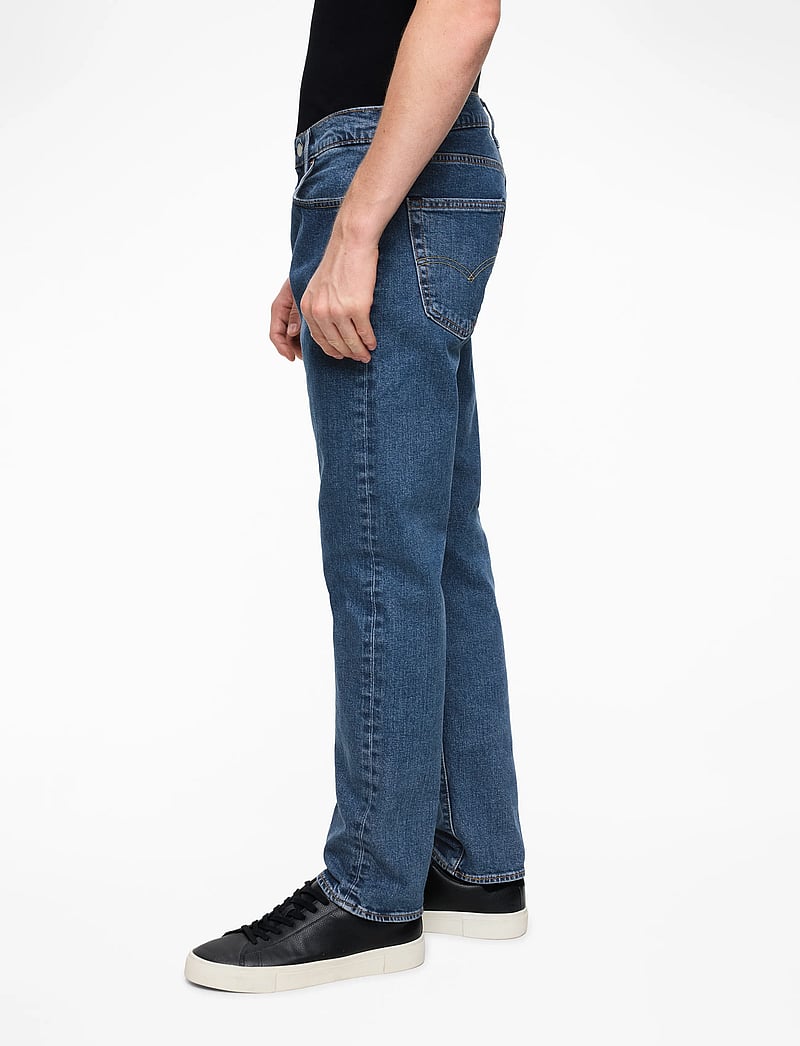 Levi's® - 502 TAPER STONEWASH STRETCH T2 - tapered jeans - med indigo - flat finish - 3