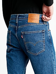 LEVI´S Men - 502 TAPER STONEWASH STRETCH T2 - tapered jeans - med indigo - flat finish - 4