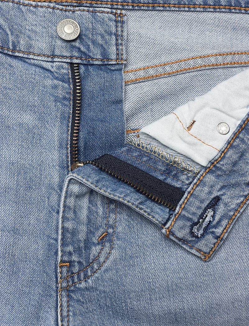Levi's® - 502 TAPER FEELIN FREE - med indigo - worn in - 4