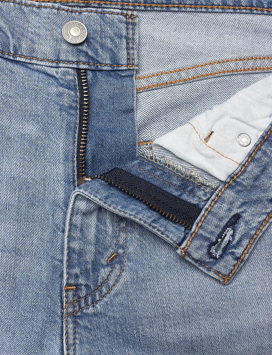 Levi's® - 502 TAPER FEELIN FREE - med indigo - worn in - 4