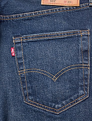 LEVI´S Men - 501 HEMMED SHORT FIRE GOIN SHO - jeans shorts - med indigo - flat finish - 9