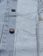 LEVI´S Men - THE TRUCKER JACKET VEGETABLE P - pavasara jakas - med indigo - worn in - 4