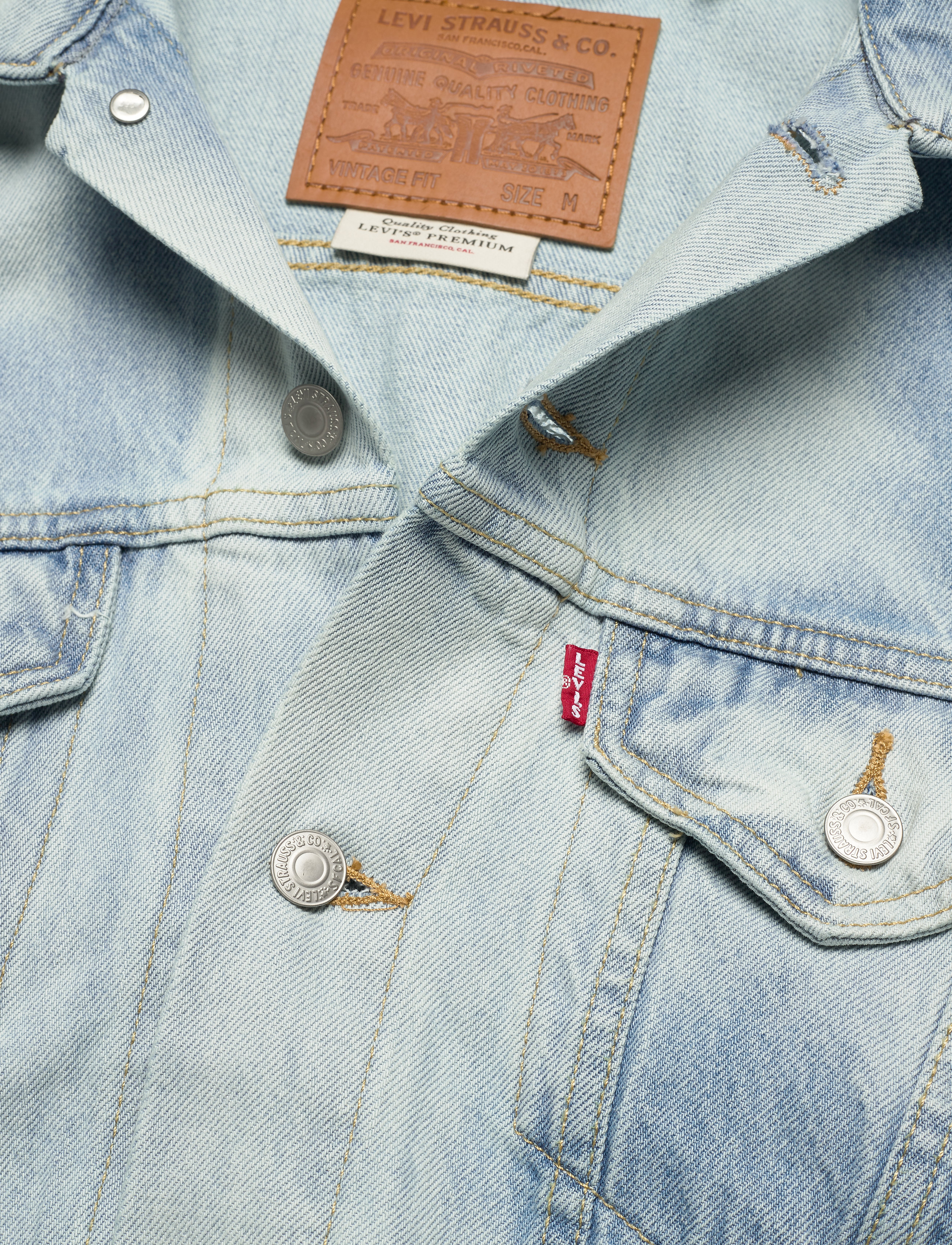LEVI´S Men - VINTAGE FIT TRUCKER V CURBSIDE - light indigo - worn in - 2