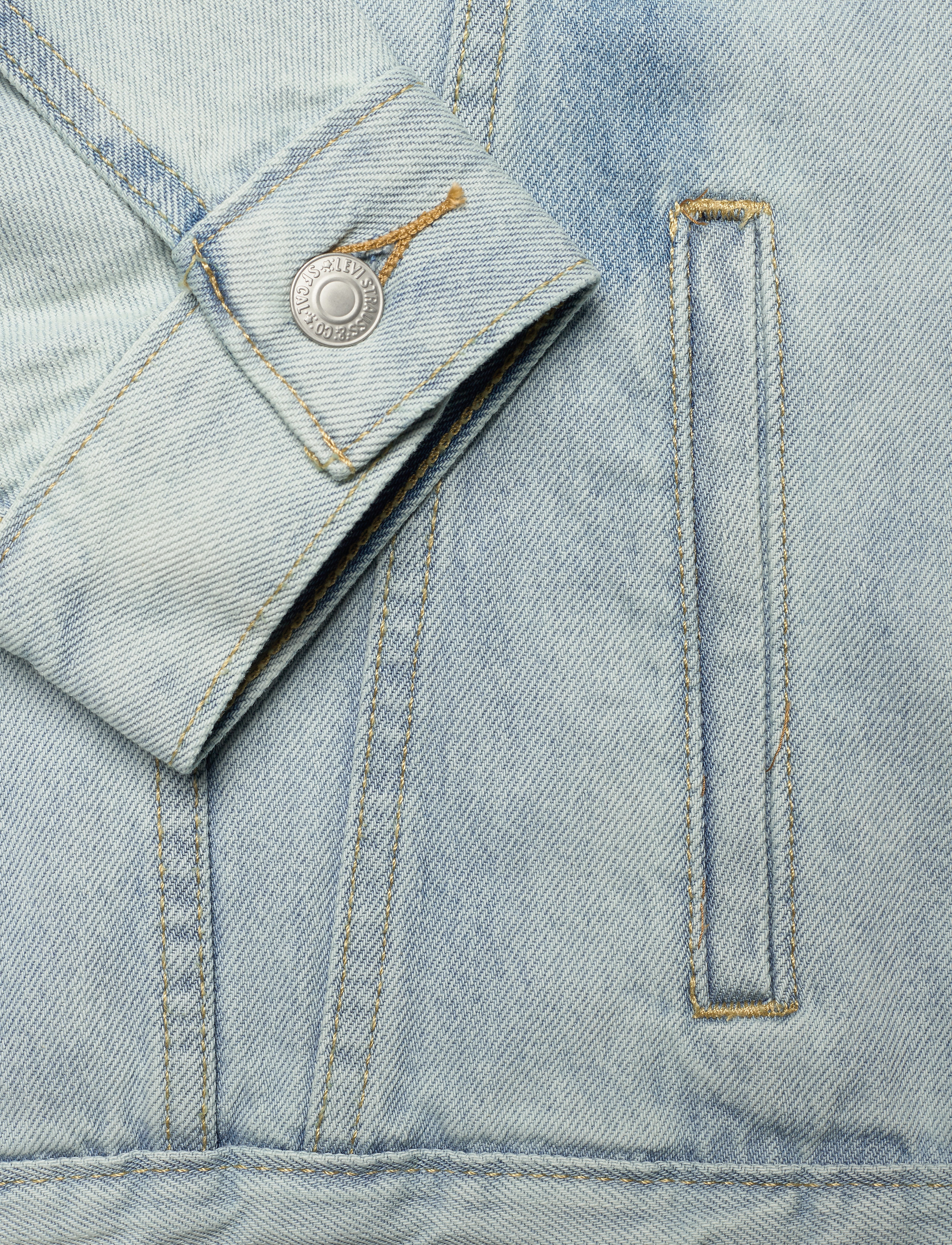 LEVI´S Men - VINTAGE FIT TRUCKER V CURBSIDE - light indigo - worn in - 3