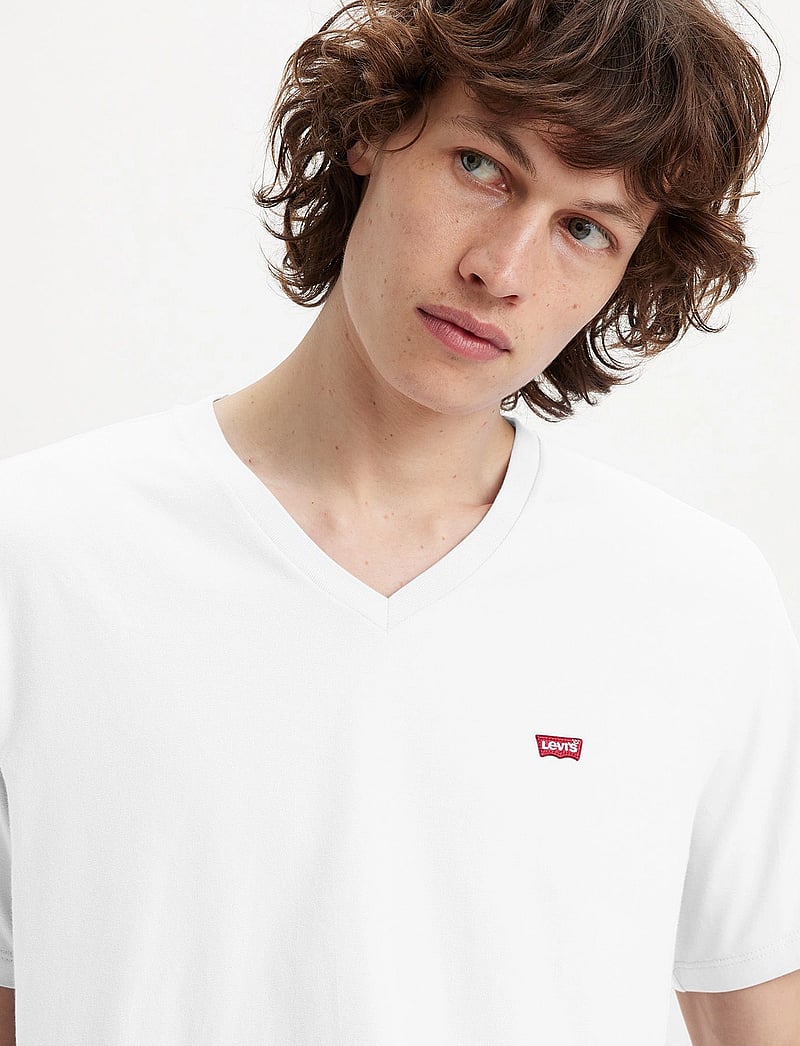 Levi's® - ORIGINAL HM VNECK WHITE - v-ringade t-shirts - neutrals - 5