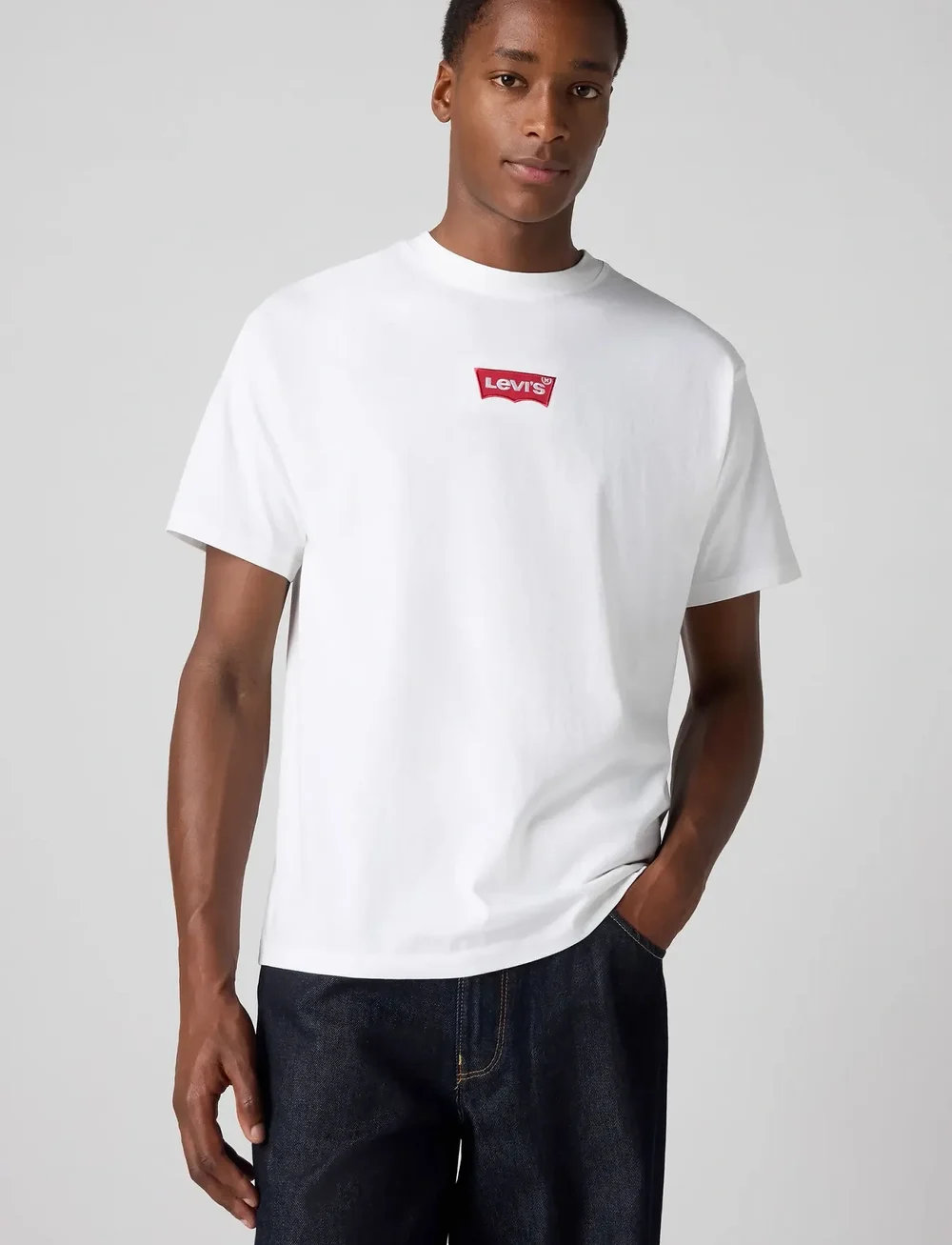 Levi's® - VINTAGE FIT GRAPHIC TEE BADGE - kortärmade t-shirts - whites - 0