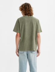 LEVI´S Men - RED TAB VINTAGE TEE THYME GARM - short-sleeved t-shirts - greens - 4