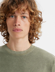 LEVI´S Men - RED TAB VINTAGE TEE THYME GARM - short-sleeved t-shirts - greens - 5