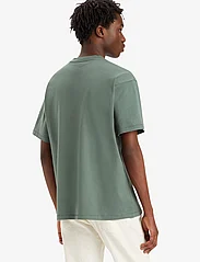 LEVI´S Men - RED TAB VINTAGE TEE DARK FORES - kortärmade t-shirts - greens - 4